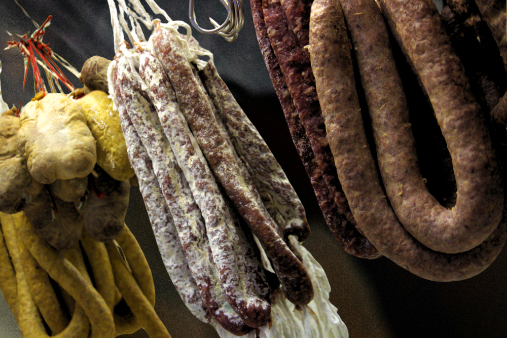 Puigdollers, embotits fets seguint la tradició